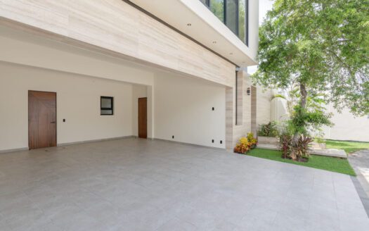 Casa Valenia Olmo – Modern Luxury & Smart Investment in Playa del Carmen