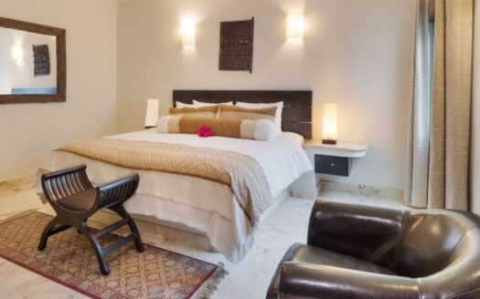 Luxury Condo Steps from the Beach