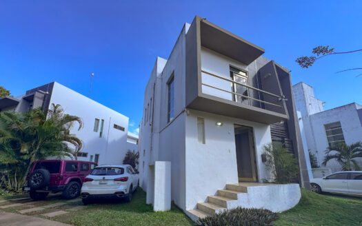 Family Home in El Cielo Gated Community