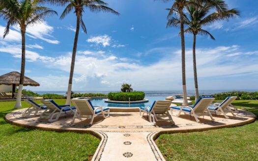 Oceanfront Ground-Floor Condo in Akumal